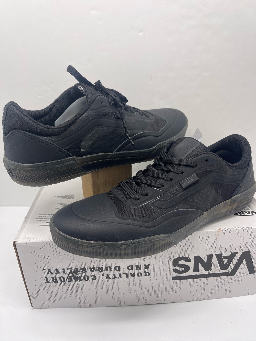 Vans Men’s Ave Leather Black
VN0A5JIBBLK Sneakers - Picture 9 of 15